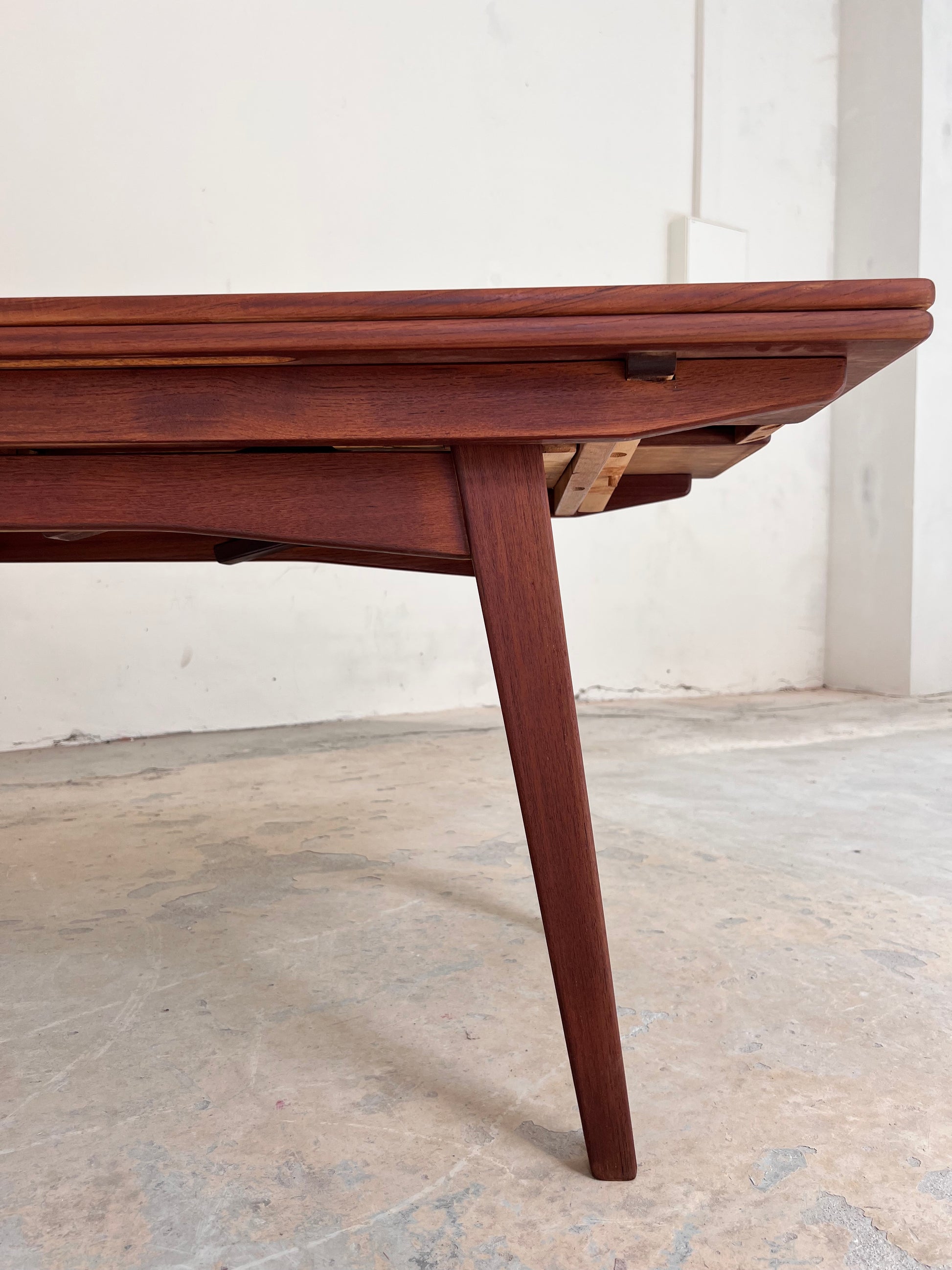 Höhenverstellbarer Couchtisch Teak mit Auszügen aus Dänemark