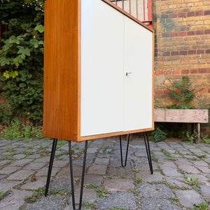 Schrank mit Schloss & neuen Hairpinlegs