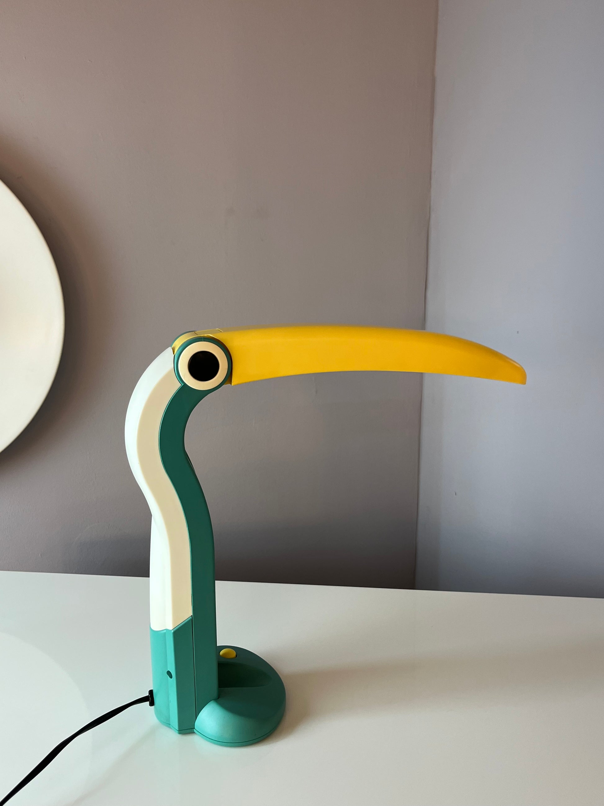 Tischlampe Toucan groß grün gelb von H.T. Huang für Huangslite