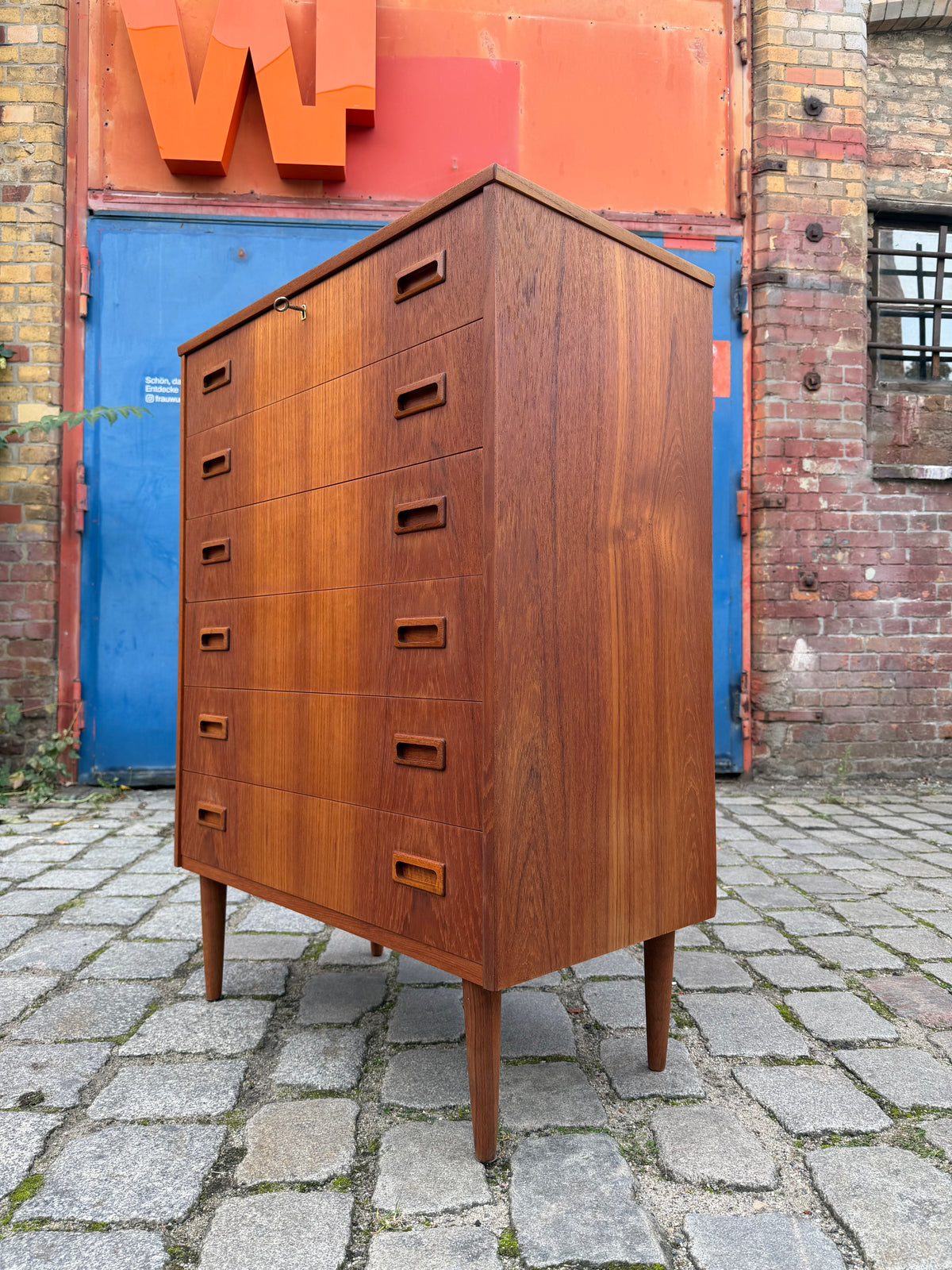 Kommode Teak mit Schloss aus Dänemark