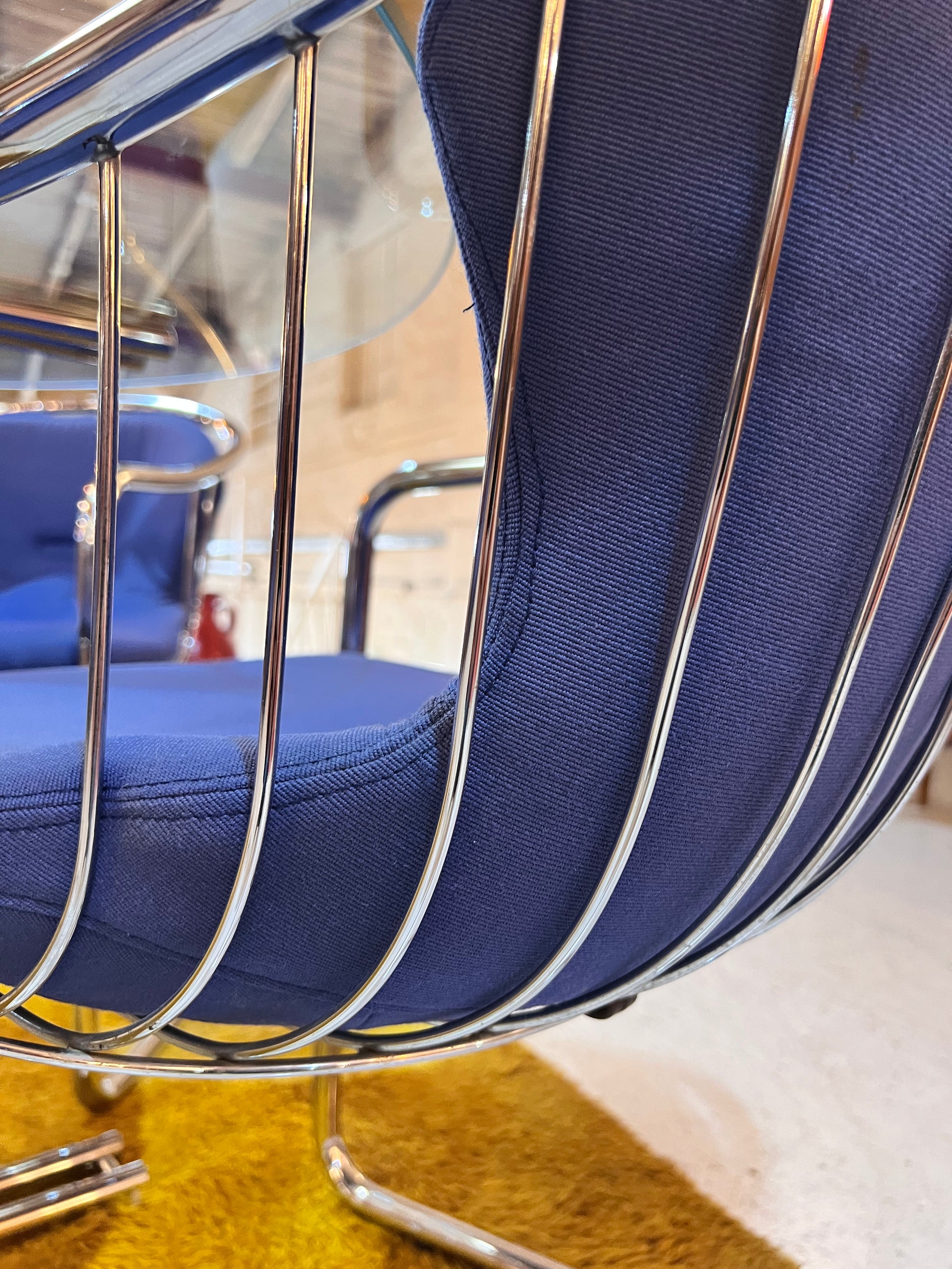 Set: 4x Freischwinger Chrom blau und runder Glastisch von Gastone Rinaldi für Alma