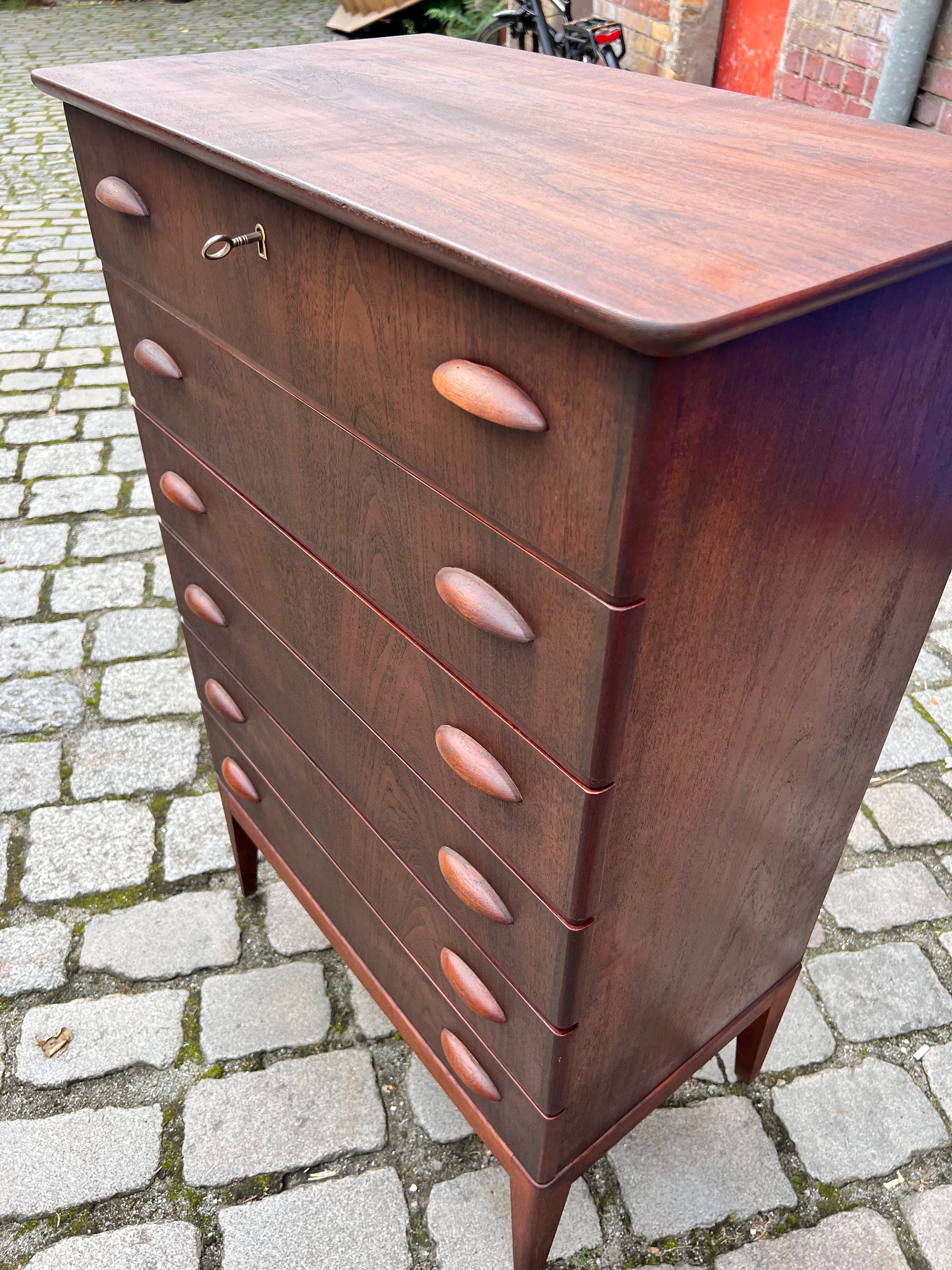 Kommode Teak mit Schloss aus Dänemark