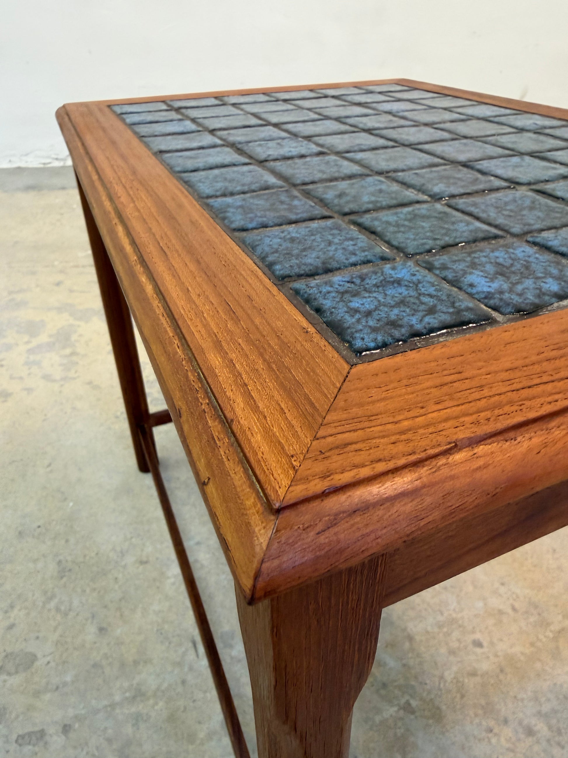 Beistelltisch Teak & blaue Fliesen aus Dänemark
