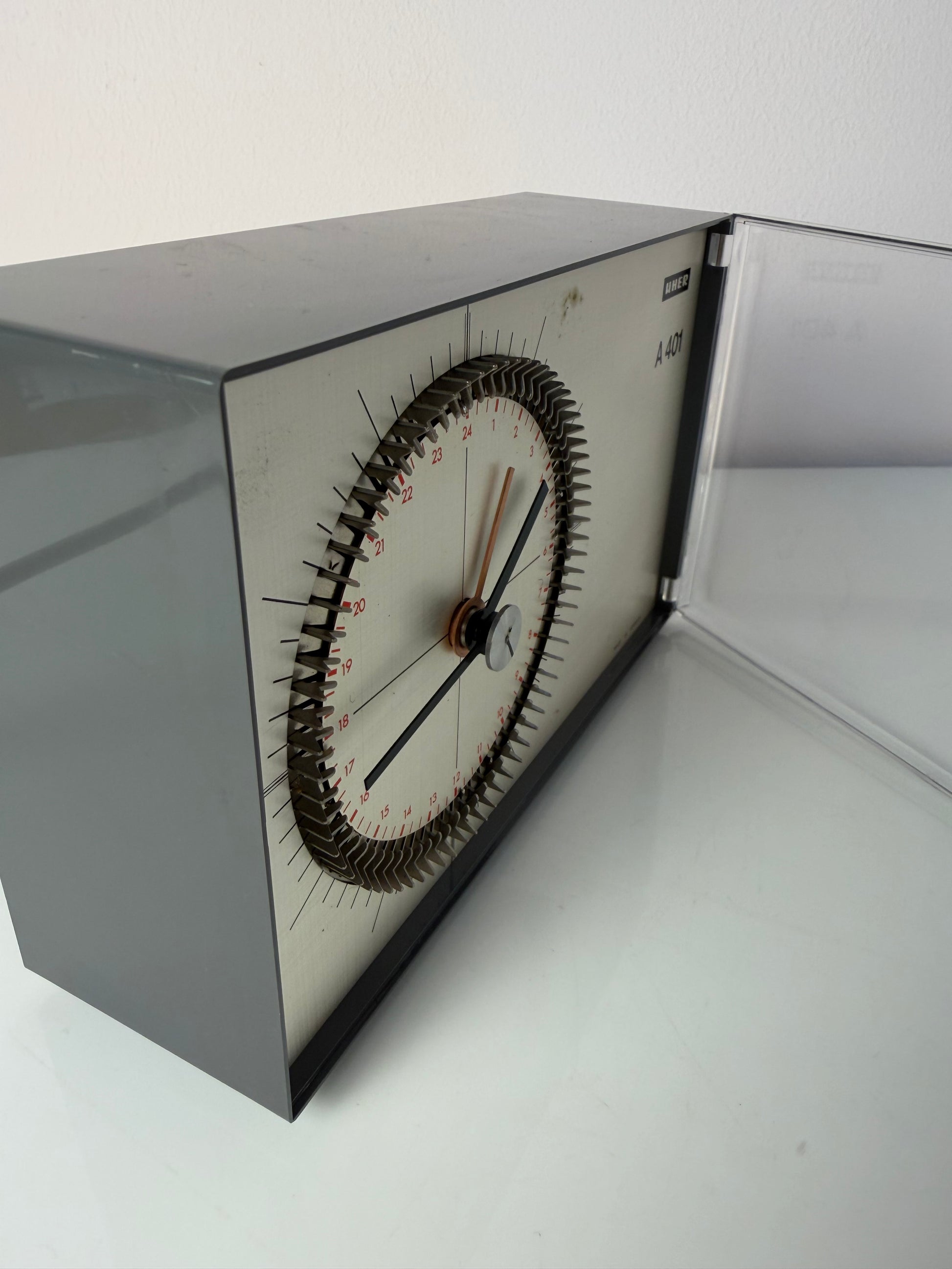 Schaltuhr A 401 von Uher