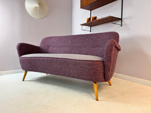 Lade das Bild in den Galerie-Viewer, Sofa lila 50er Jahre
