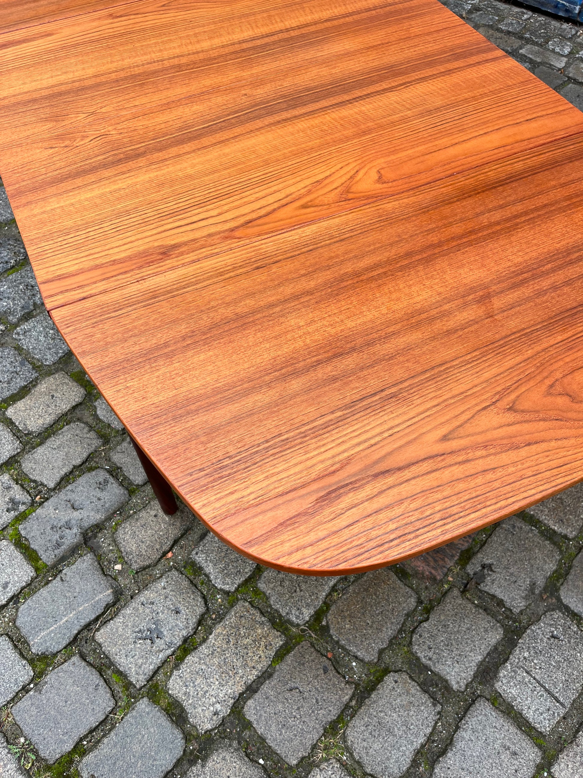 Esstisch Teak verlängerbar mit eingehängten Platten