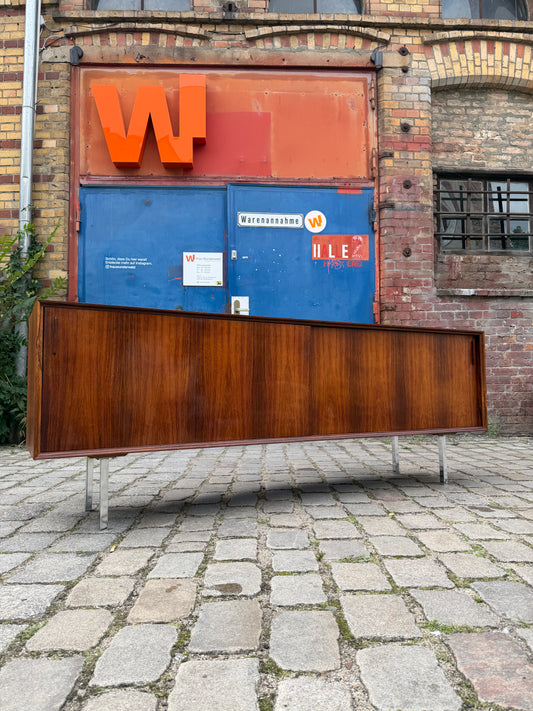 Sideboard Mahagoni mit Schiebetüren & Chromfüßen