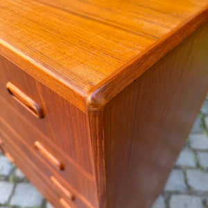 Kommode Teak mit Griffmulden & Schloss aus Dänemark