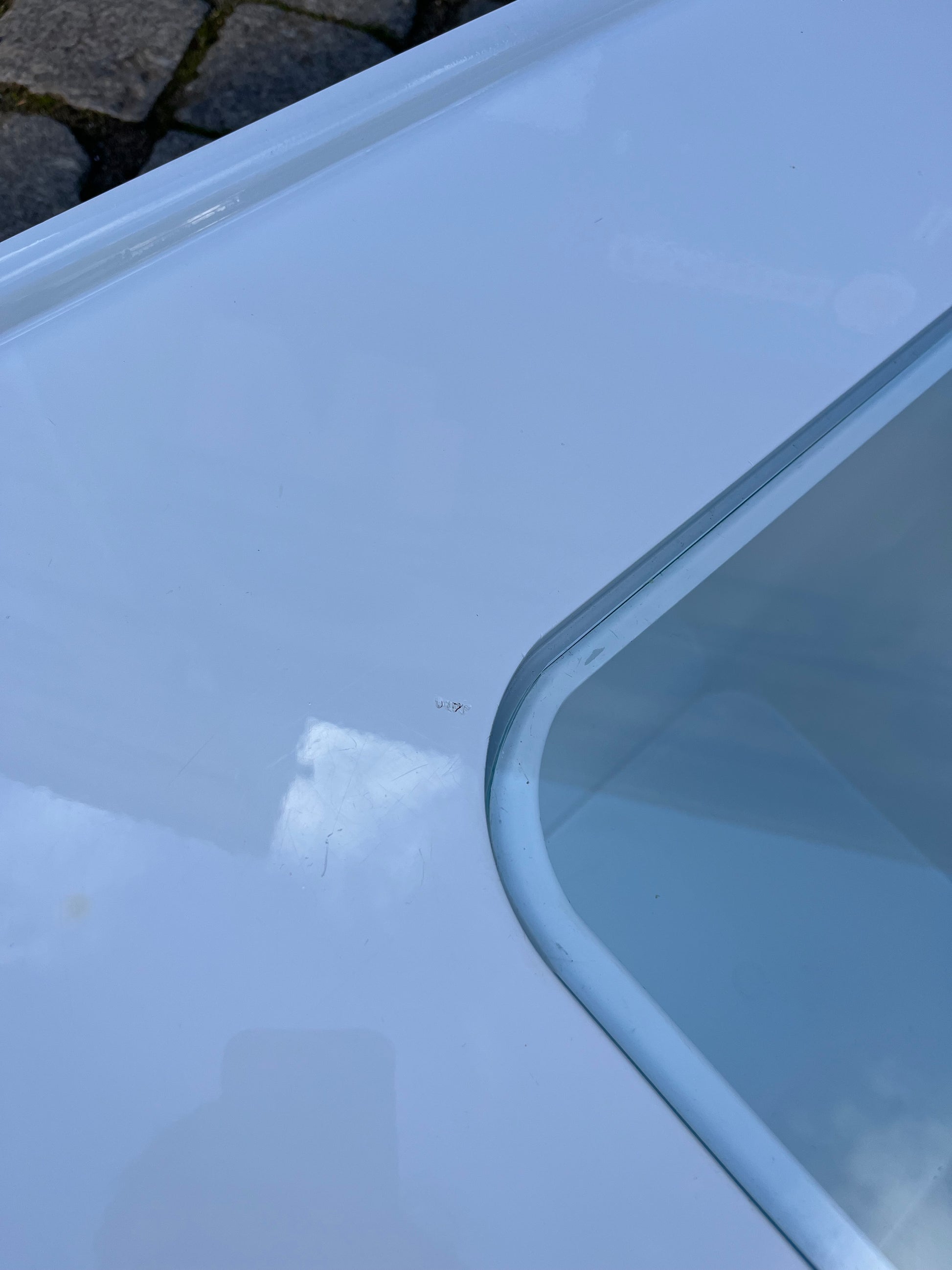 Couchtisch weiß Kunstoff Glas von Peter Ghyczy