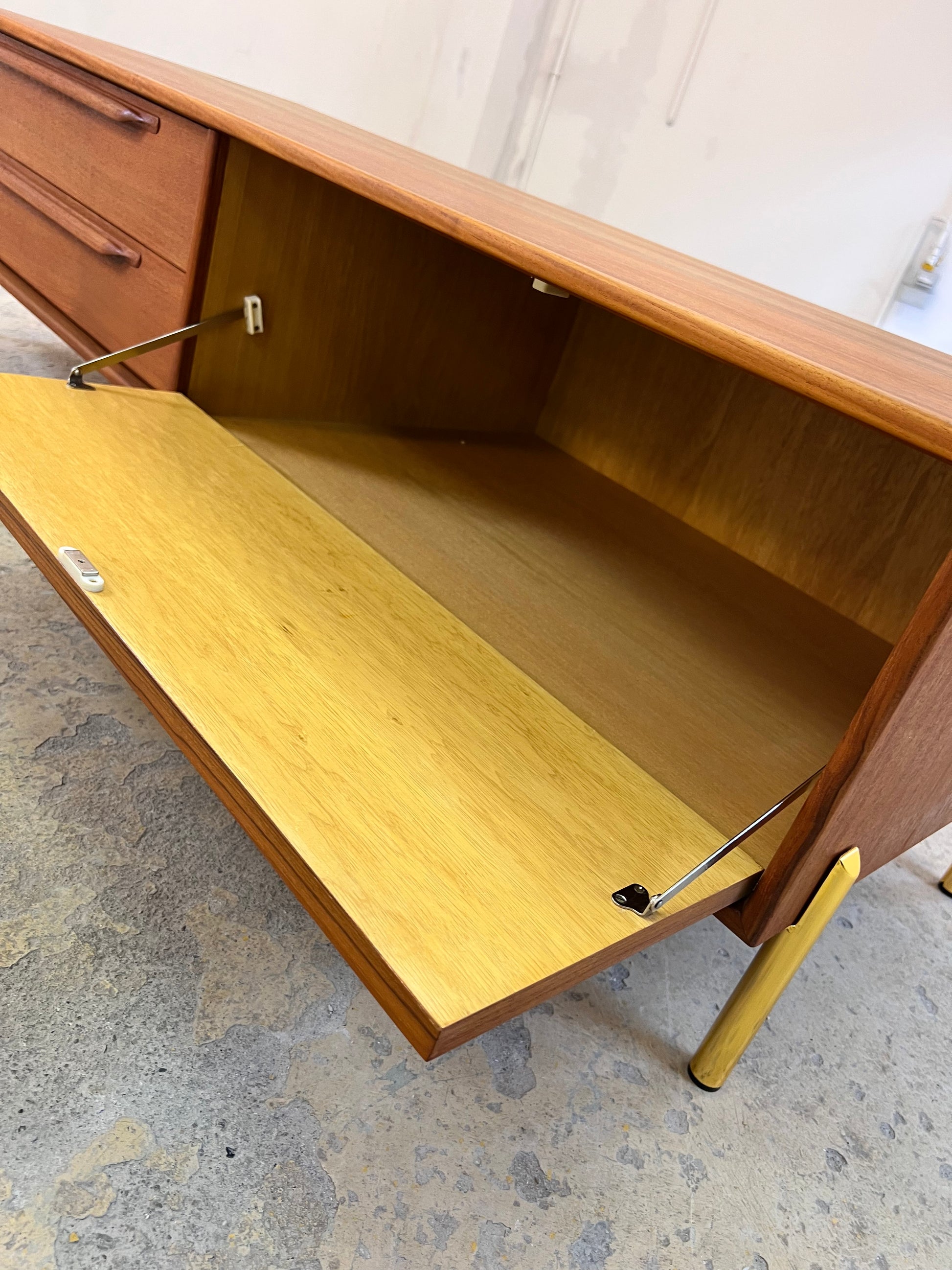 Lowboard Teak mit neuen Metallbeinen von rt Möbel