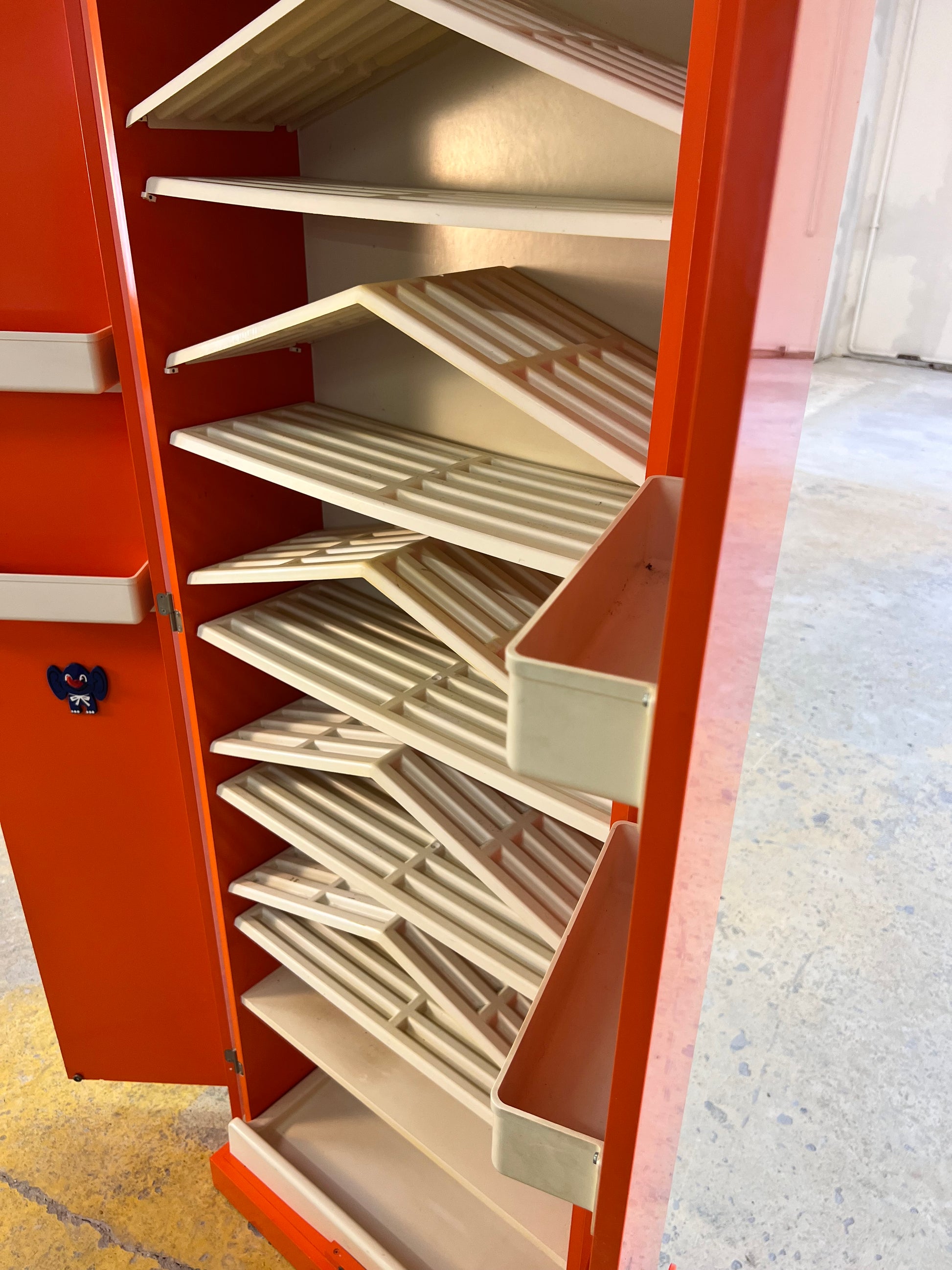 Schuhschrank orange von Schönbuch