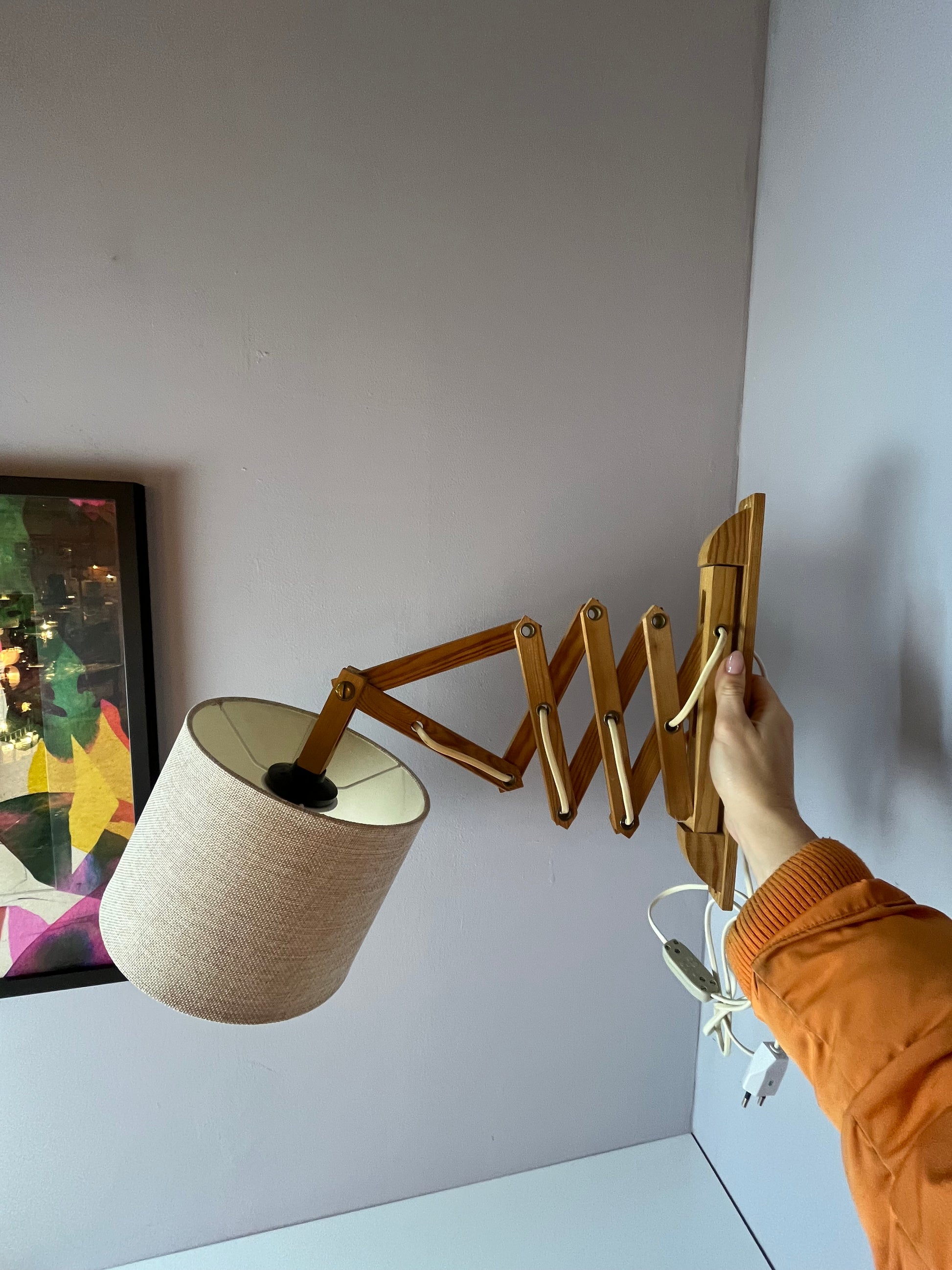 Scherenlampe beige Holz von Le Klint