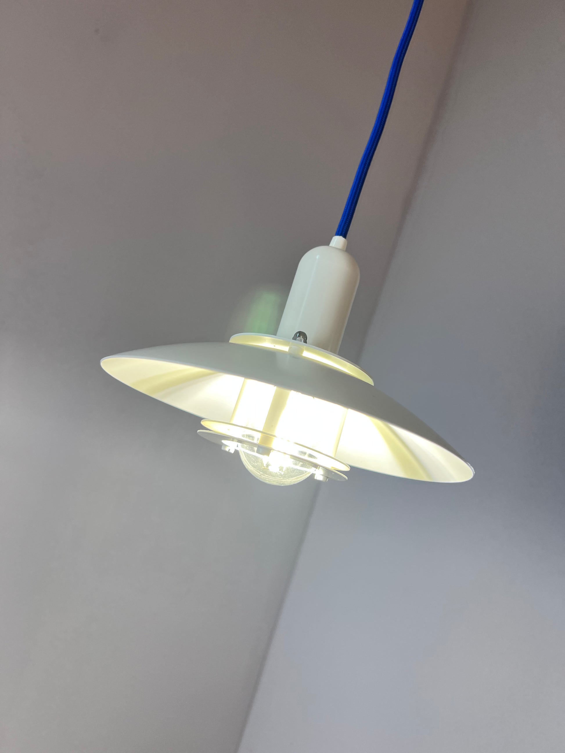 Kleine Lamellenlampe weiß aus Dänemark