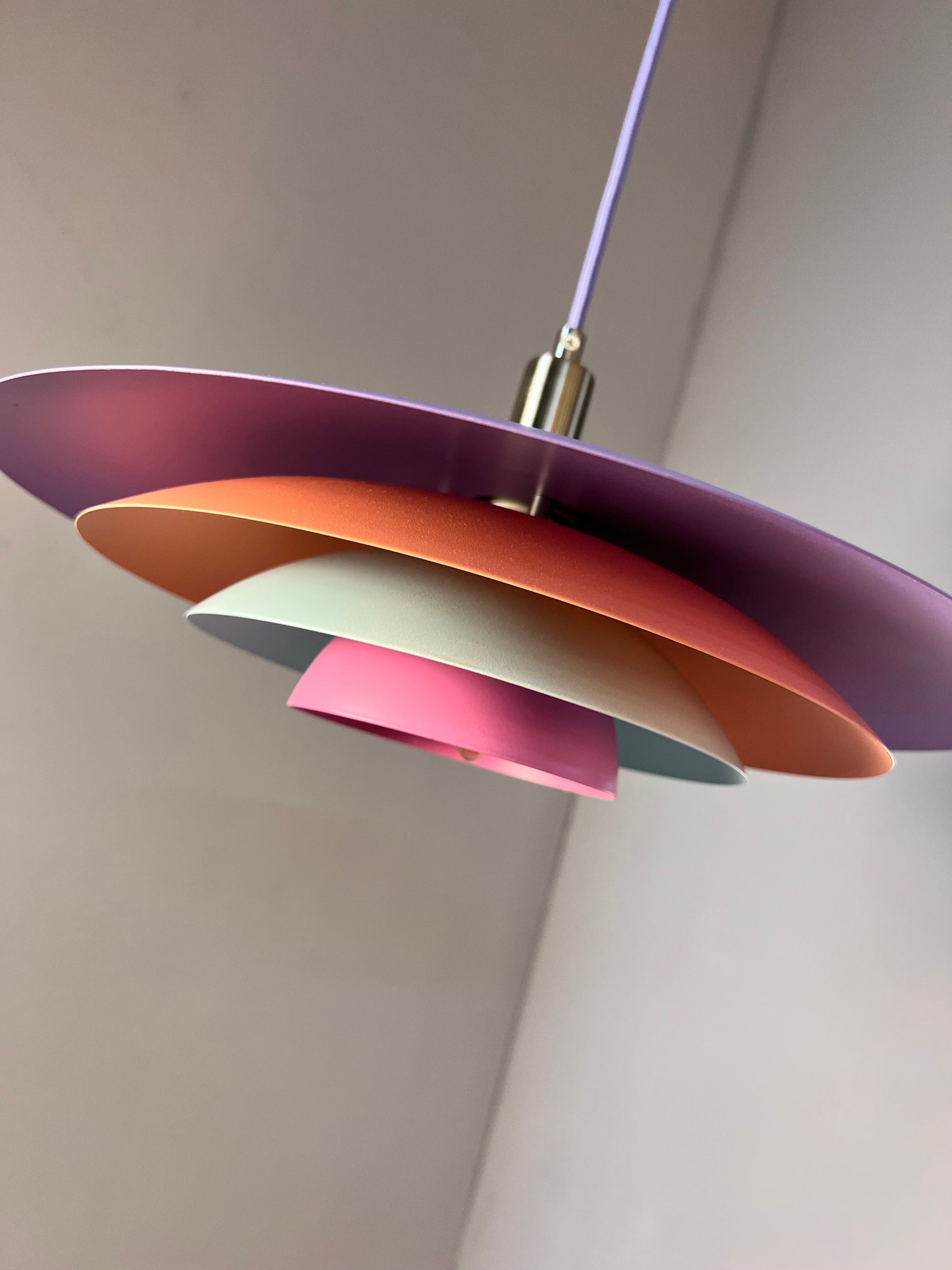Lamellenlampe neu lackiert flieder peach pink aus Dänemark