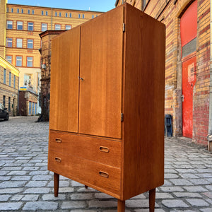Schrank Eiche mit Türen und Schubladen aus Dänemark