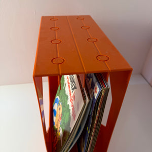 Schallplattenständer orange von Schweizer Design