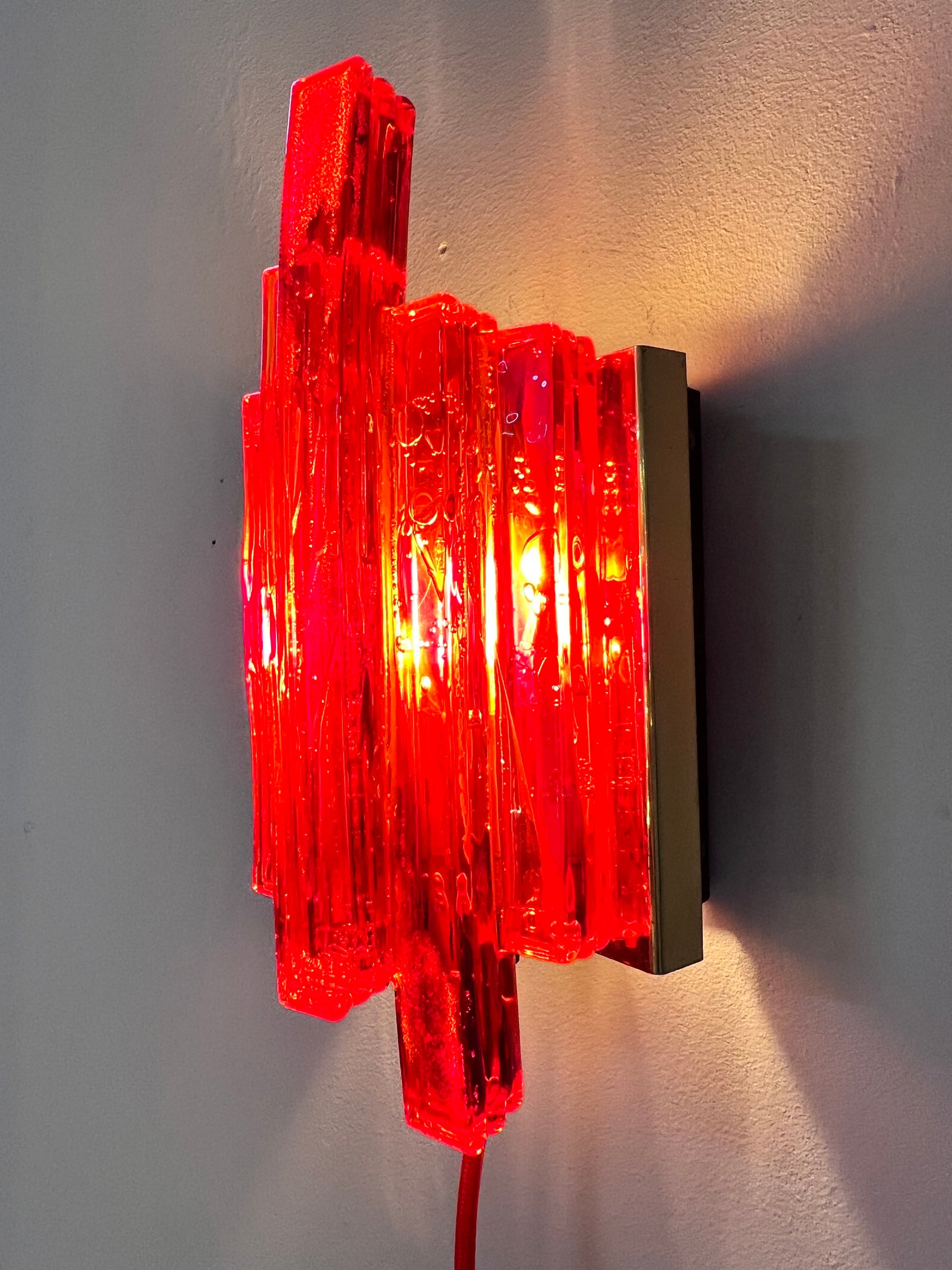 Wandlampe rot von Claus Bolby