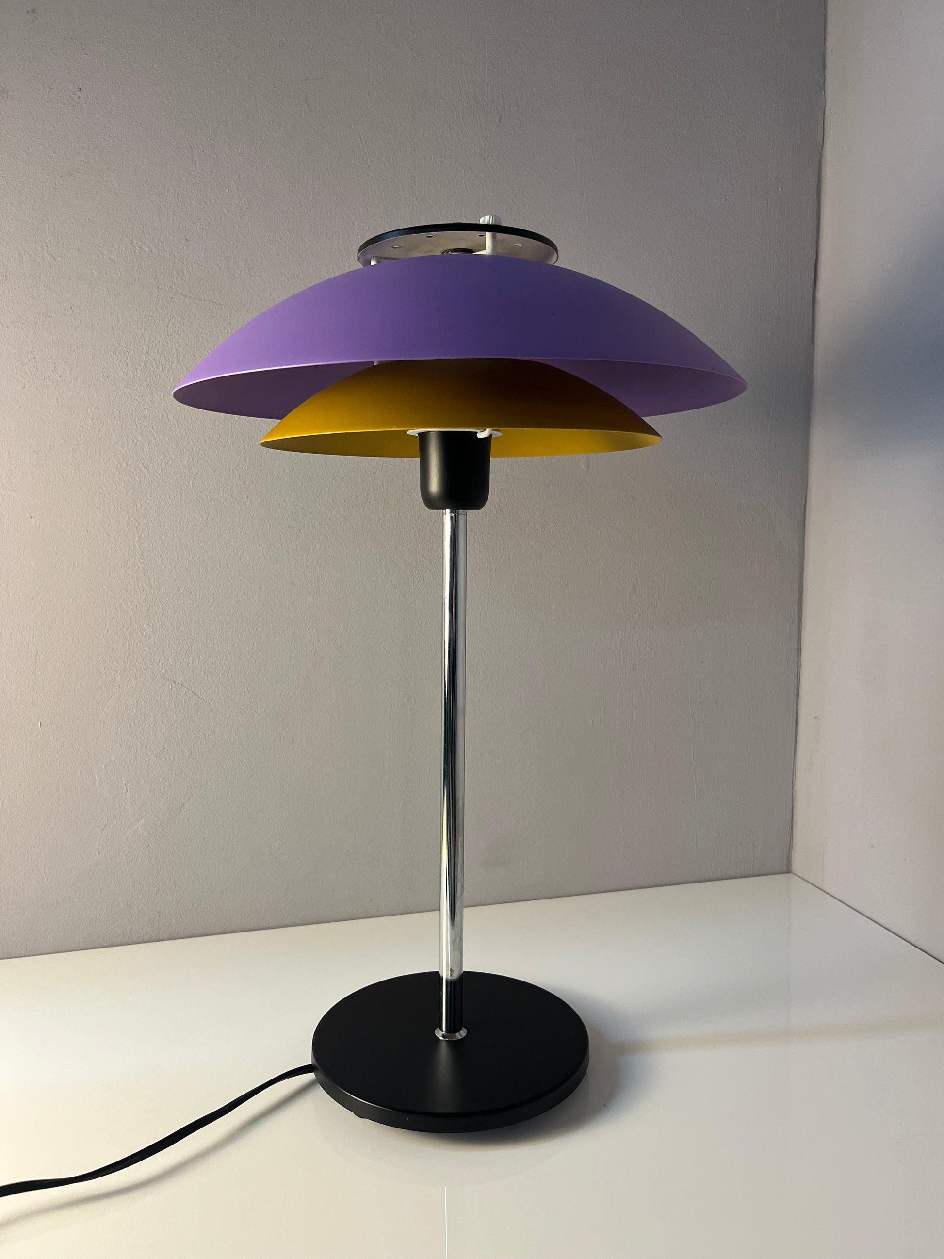 Tischlampe neu lackiert lila ocker aus Dänemark