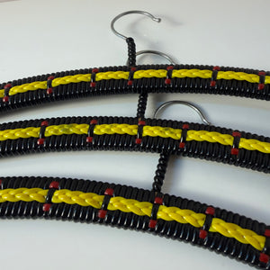 Set: 3x Kleiderbügel schwarz gelb