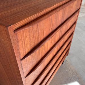 Kommode Teak mit geraden Griffen aus Dänemark