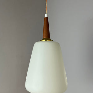 Hängelampe Opalglas Teak aus Dänemark