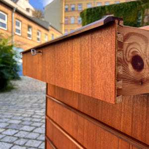 Kommode Teak mit durchgängigen Griffen