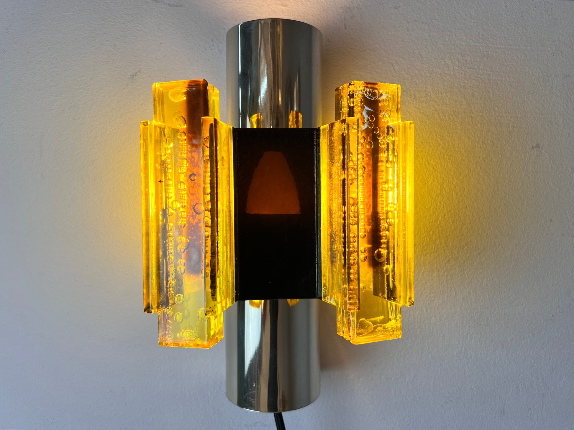 Wandlampe gelb schwarz von Claus Bolby für Cebo