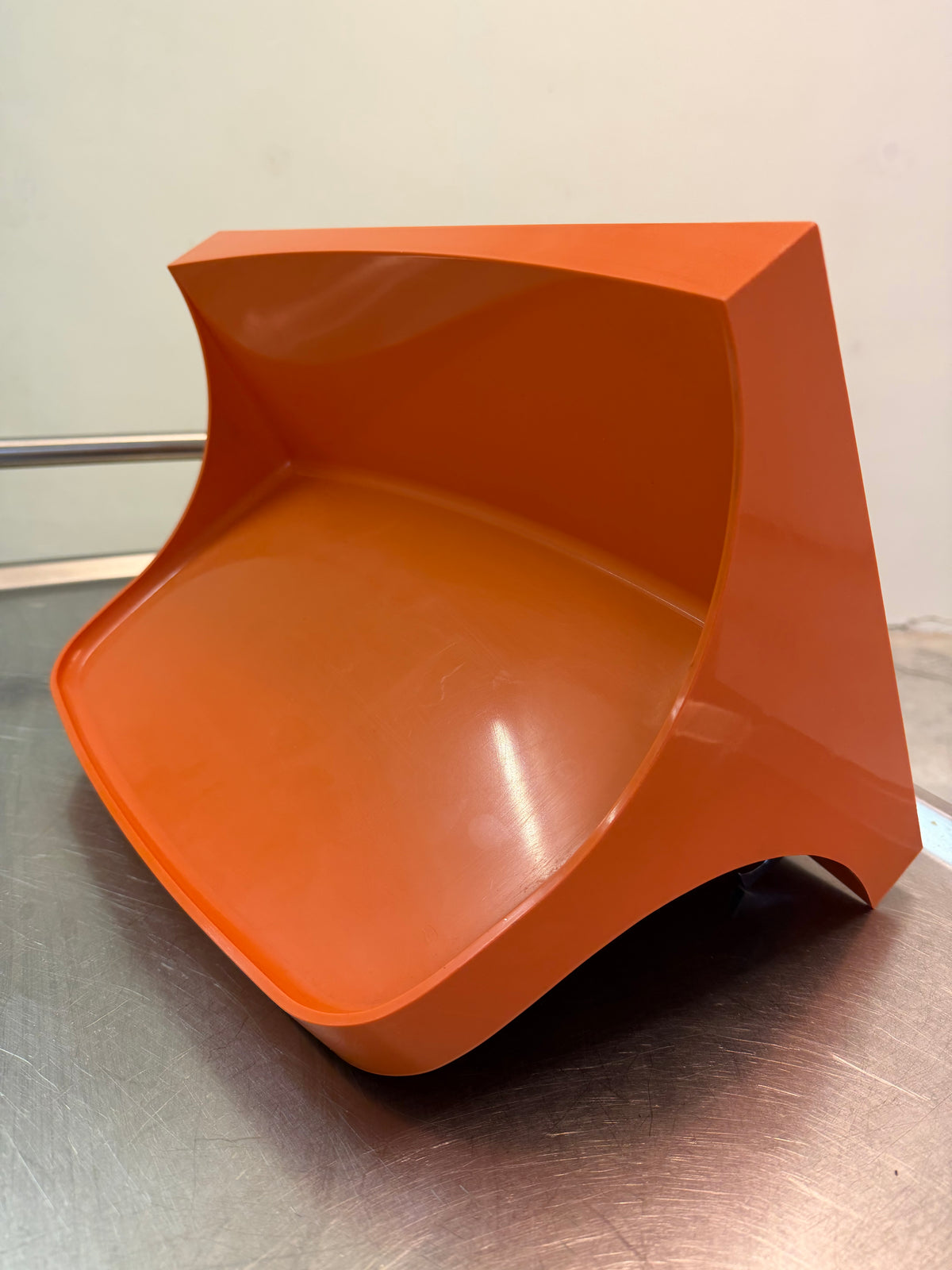 Wandregal orange Kunststoff mit Garderobenhaken