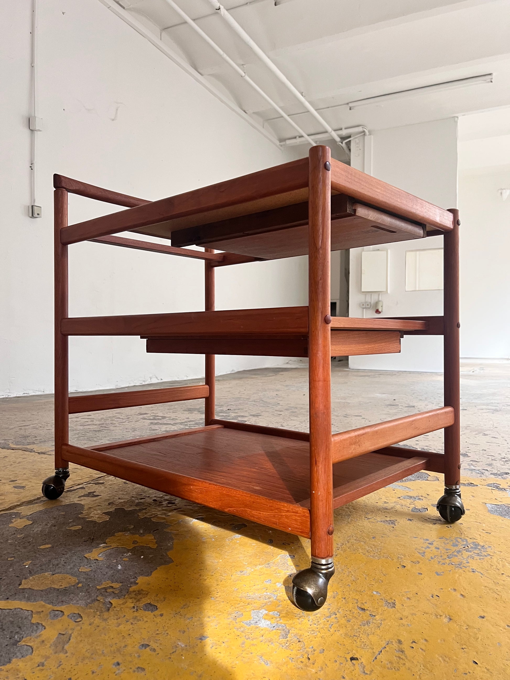Barwagen Teak von Nissen Dänemark