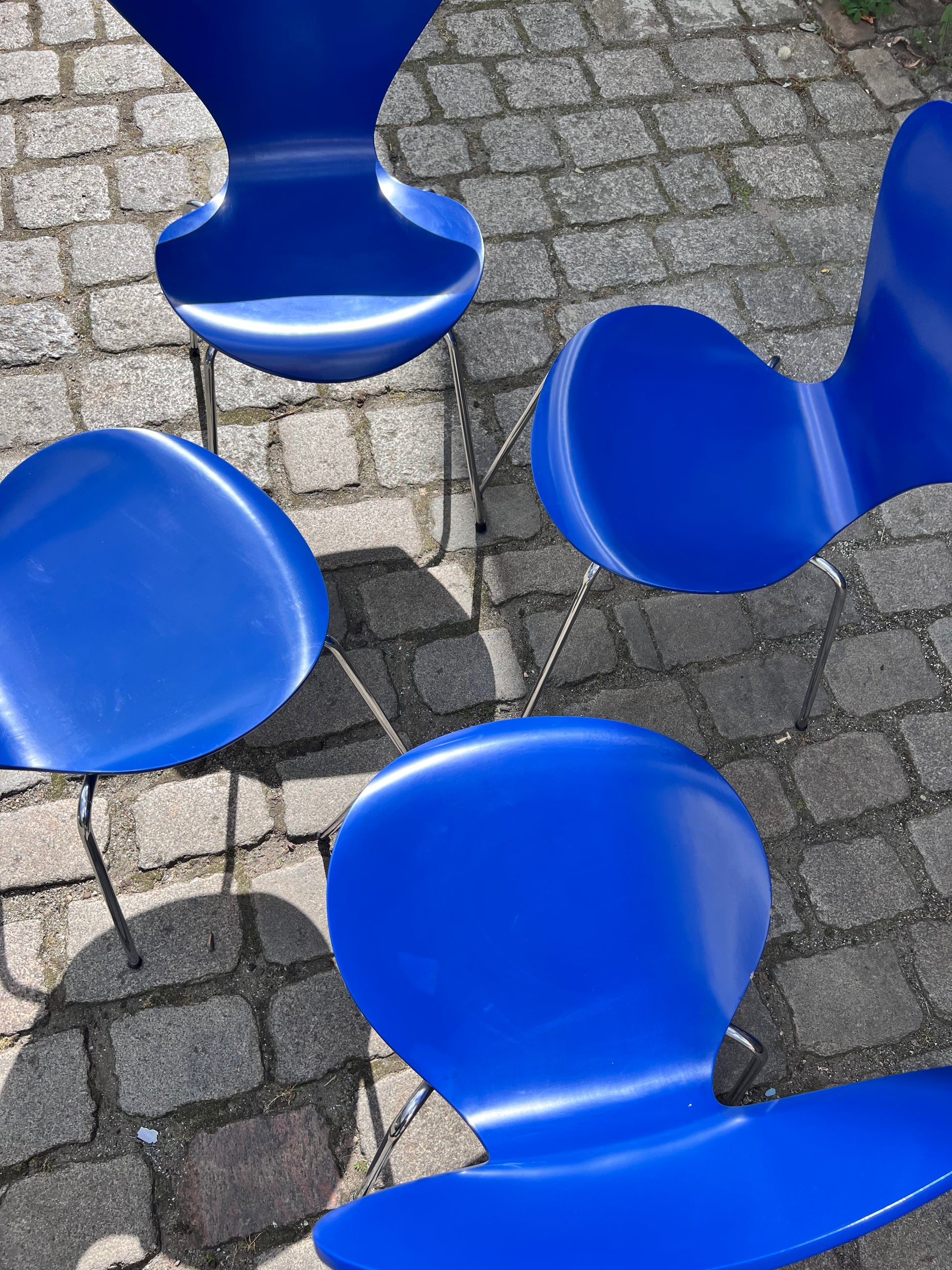 Set: 4x Stuhl Serie 7 Königsblau lackiert von Arne Jacobsen für Fritz Hansen