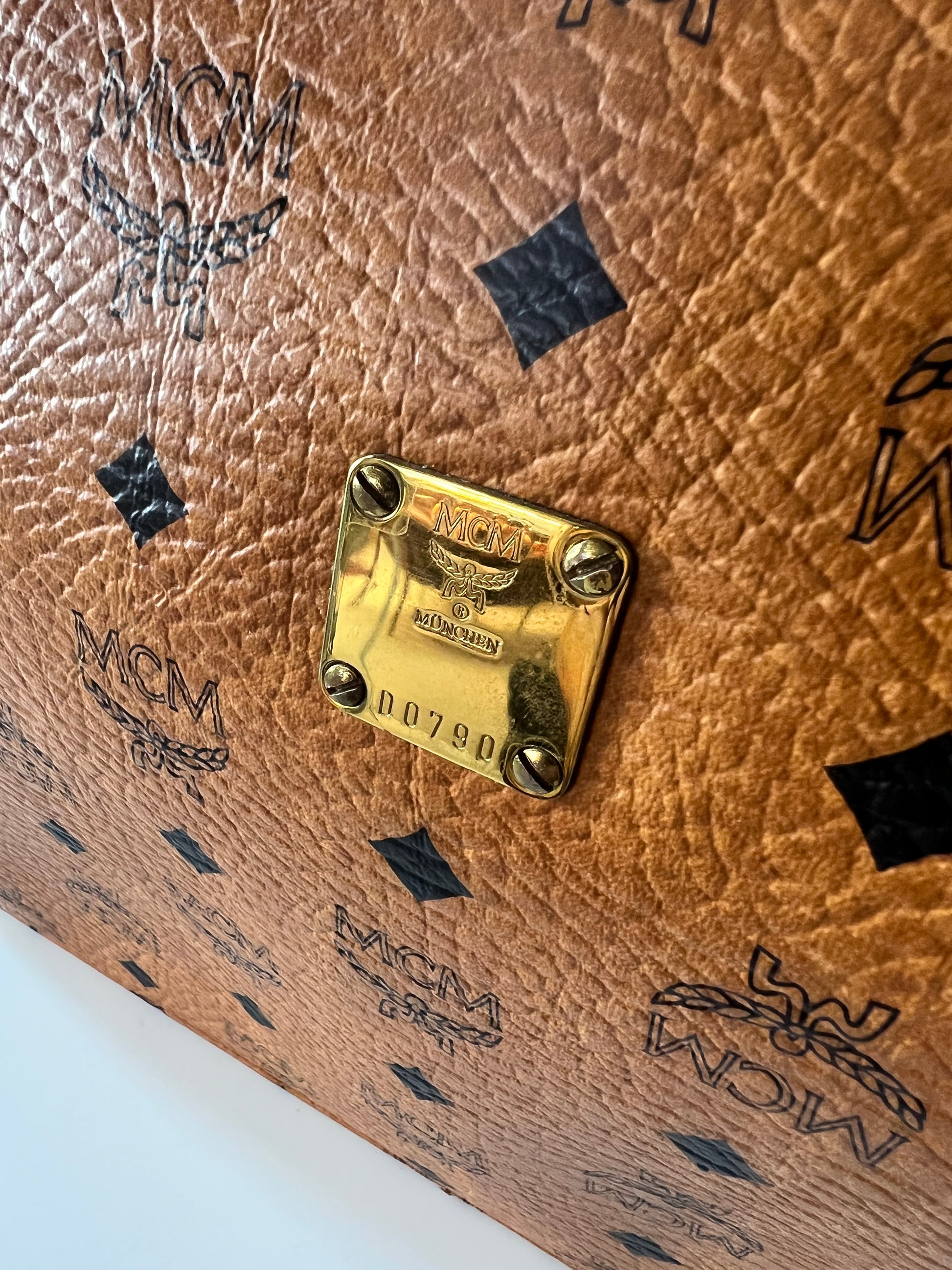 Vintage Designerhandtasche MCM Modell 02031