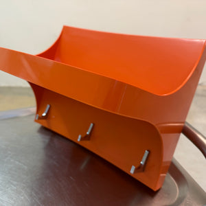Wandregal orange Kunststoff mit Garderobenhaken