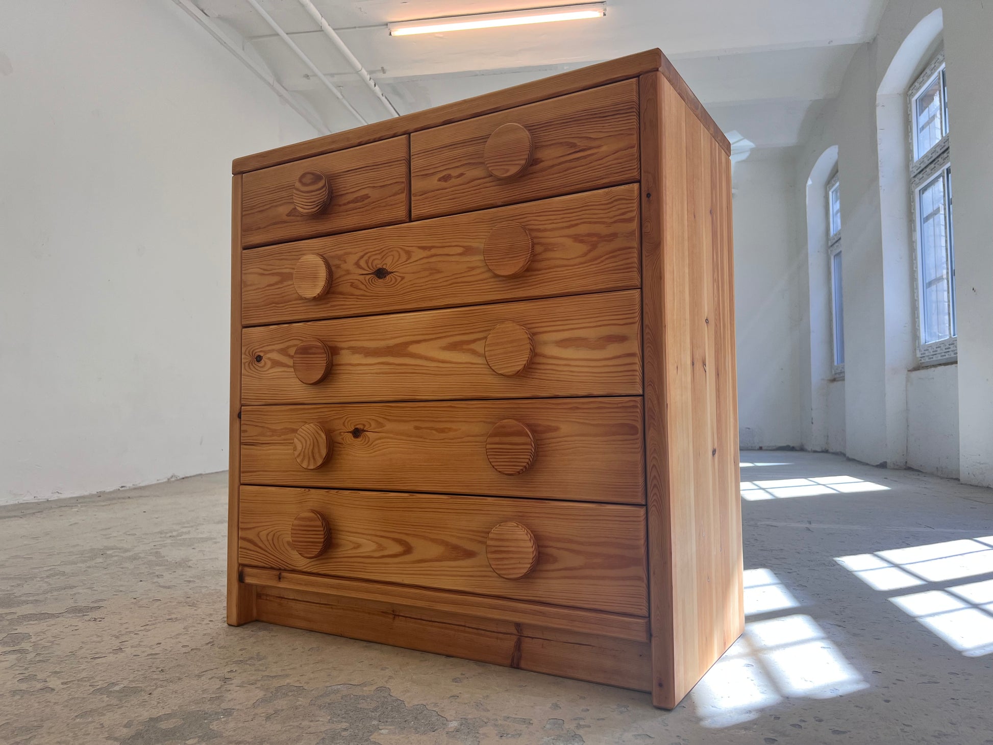 Kommode Massivholz helle Kiefer mit runden Griffen aus Dänemark