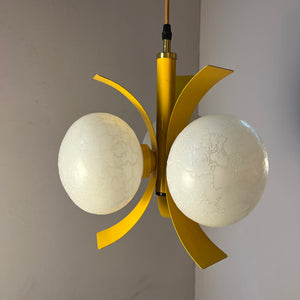 Hängelampe gelb weiß von Richard Essig