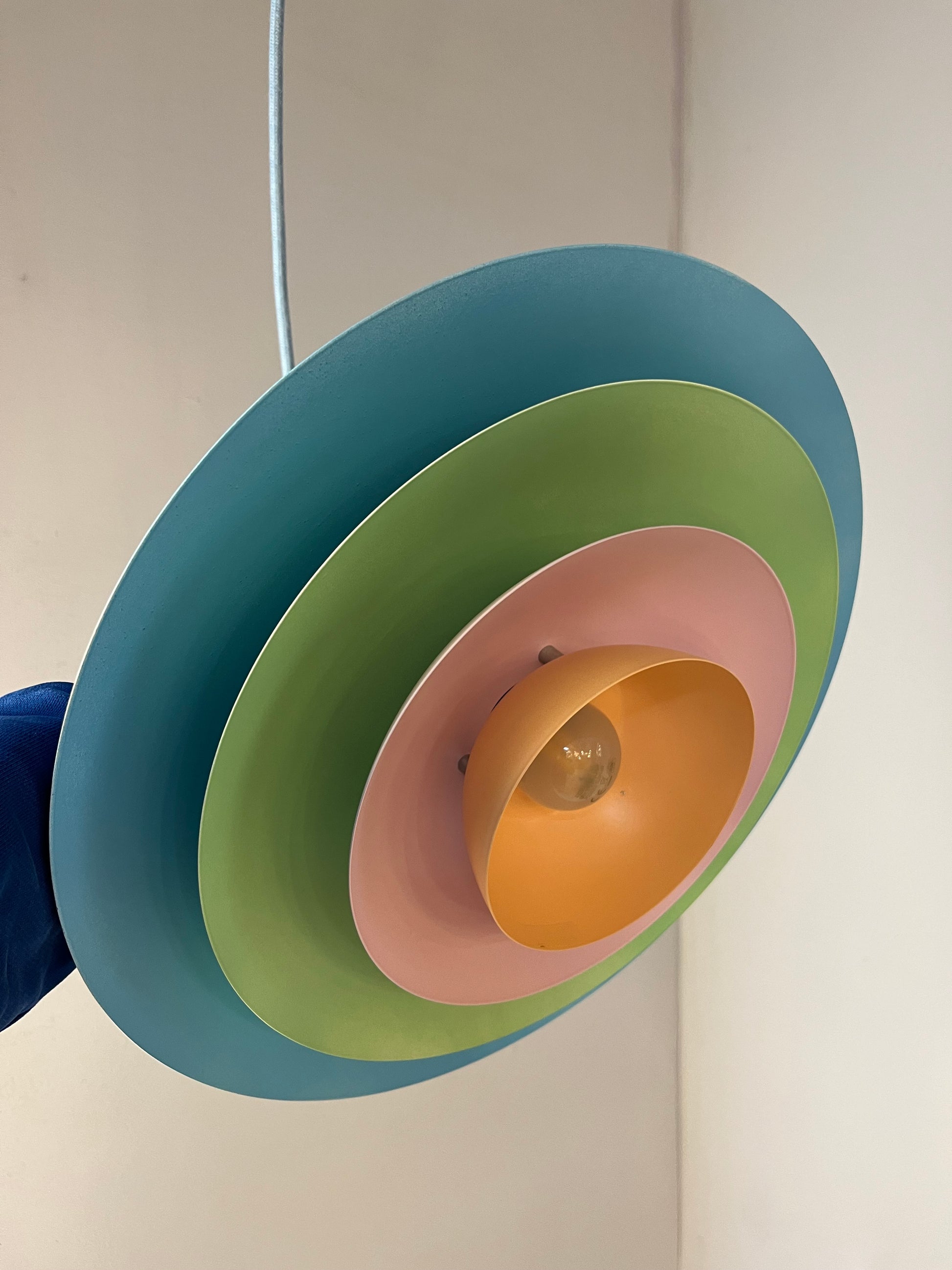 Lamellenlampe neu lackiert hellblau mint peach aus Dänemark lackiert