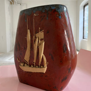 Vase mit Schiff braun Keramik Dänemark