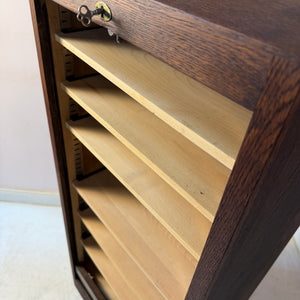 Rollladenschrank mit Messinggriff & Schloss von Soennecken