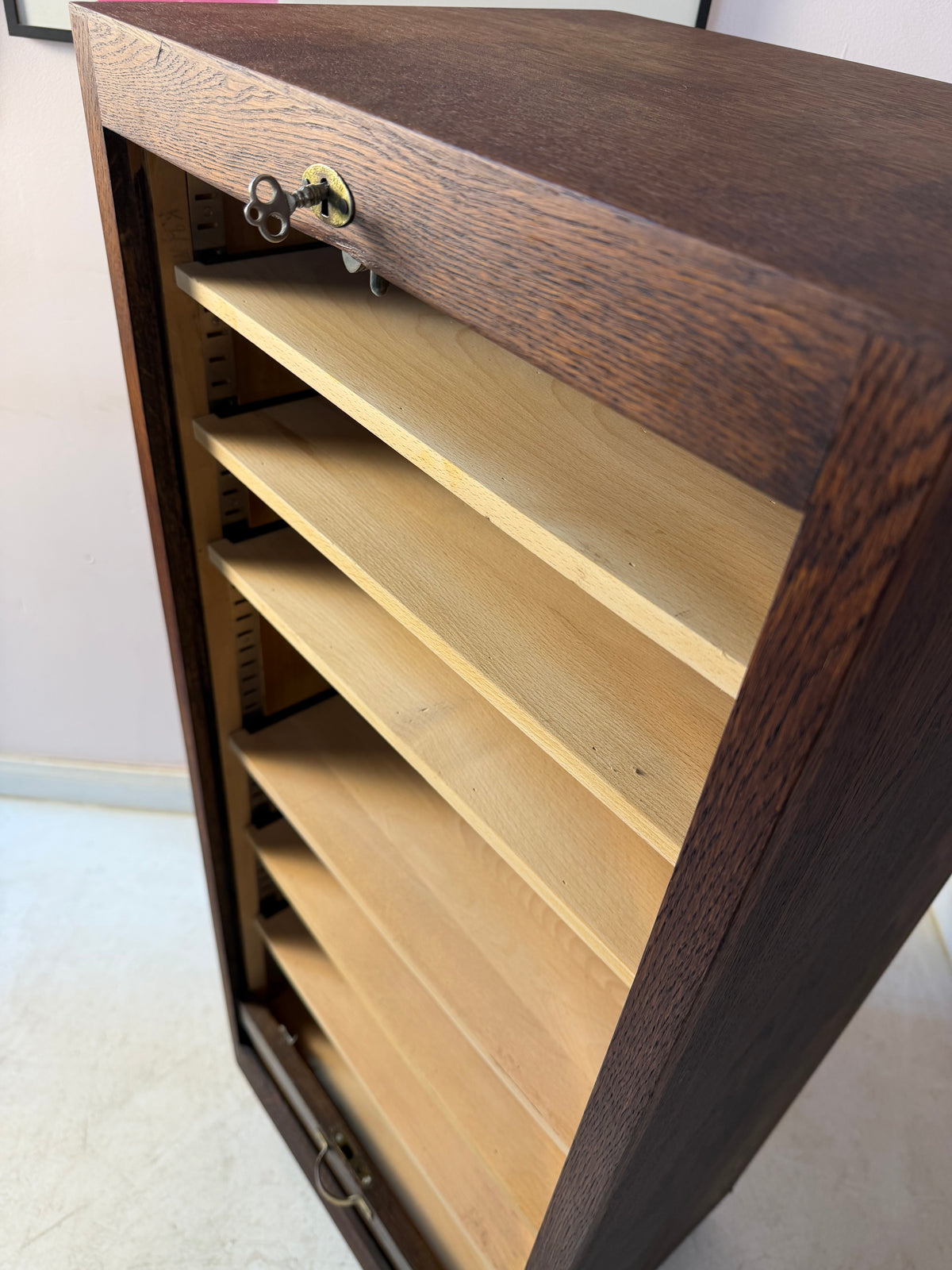 Rollladenschrank mit Messinggriff & Schloss von Soennecken