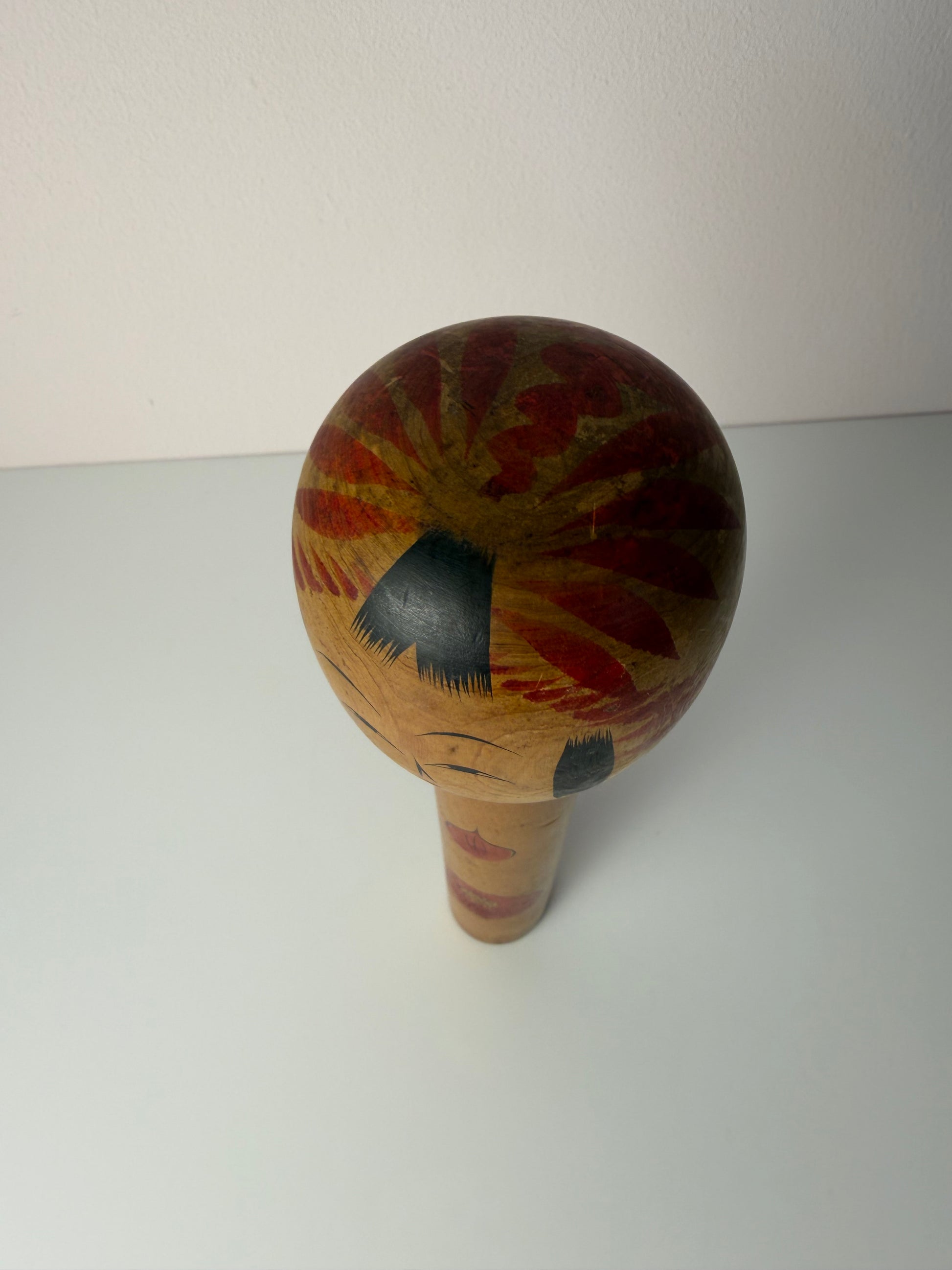 Japanische Kokeshi Holzfigur handbemalt