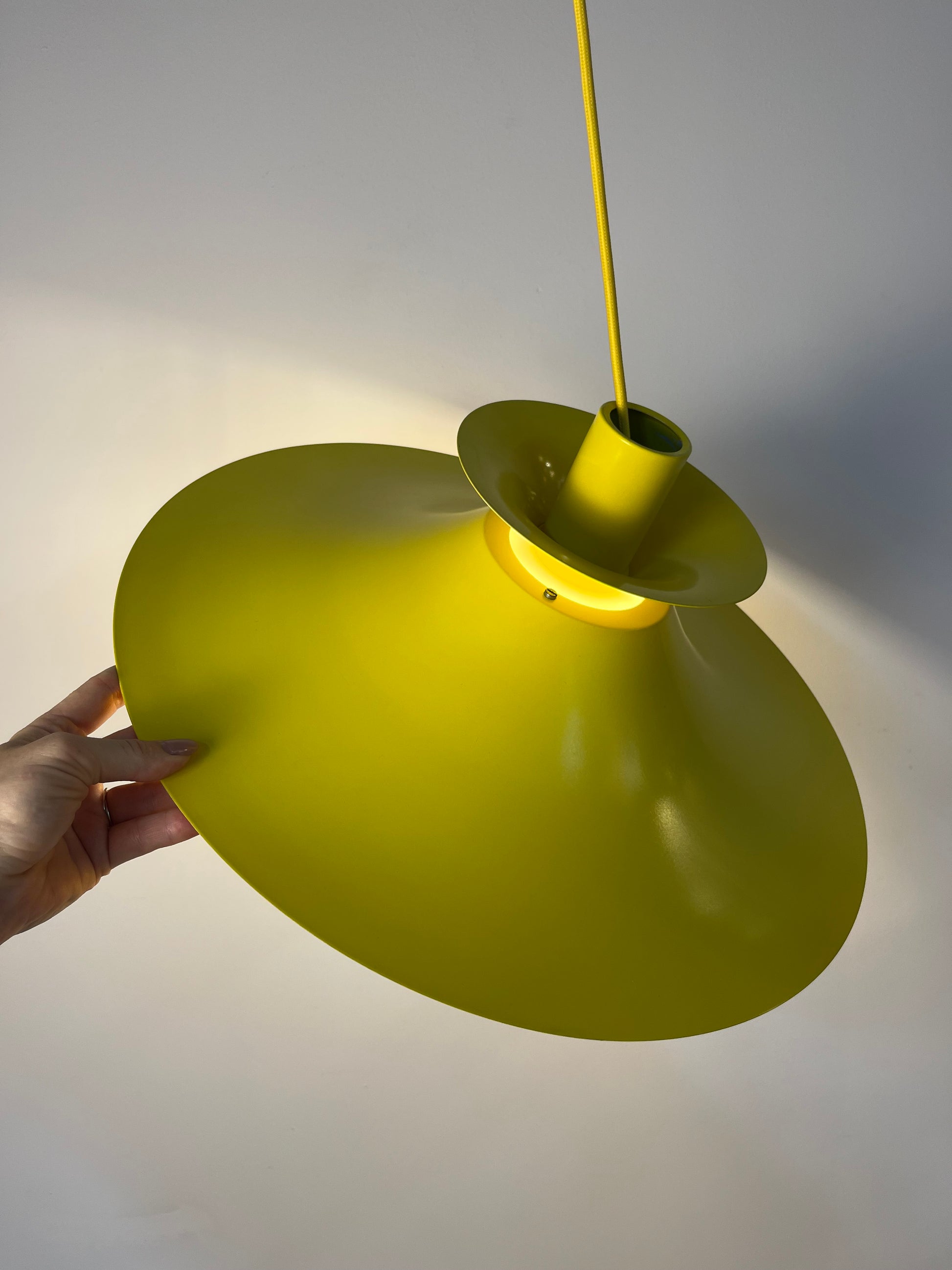Lamellenlampe neu lackiert gelb aus Dänemark