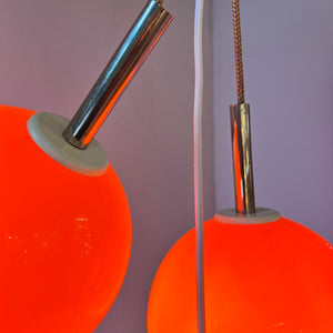 Kleine Kugellampe orange Kunststoff mit Chromstab