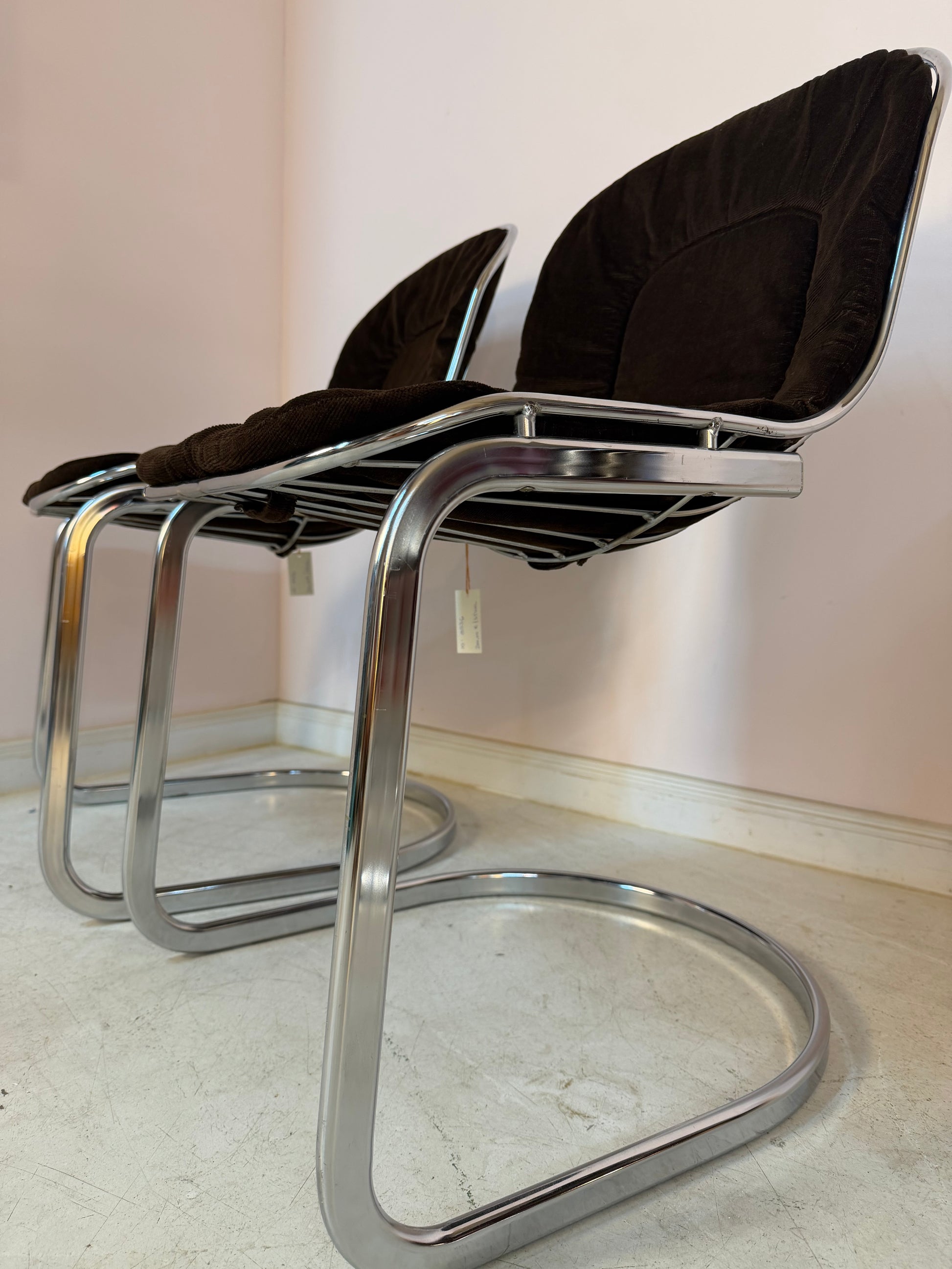 Freischwinger Chrom mit braunem Polster von Gastone Rinaldi
