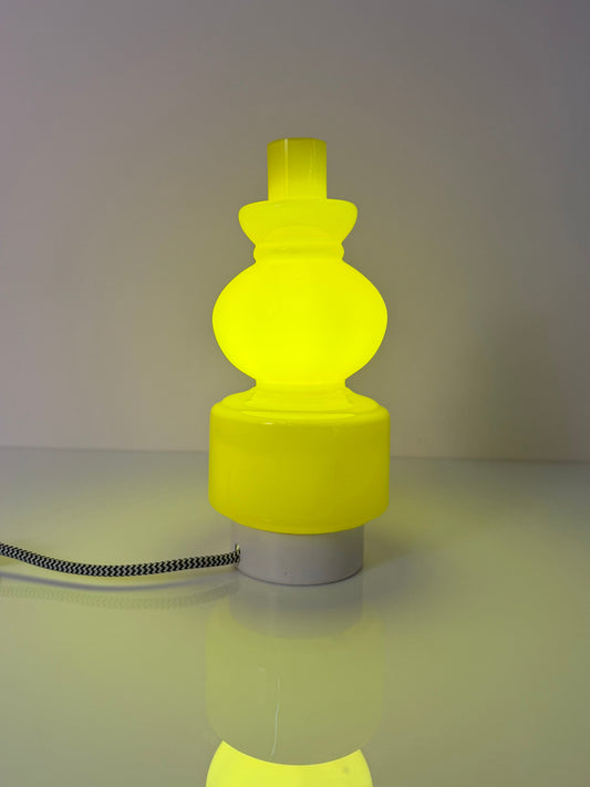 Tischlampe sonnengelb Opalglas