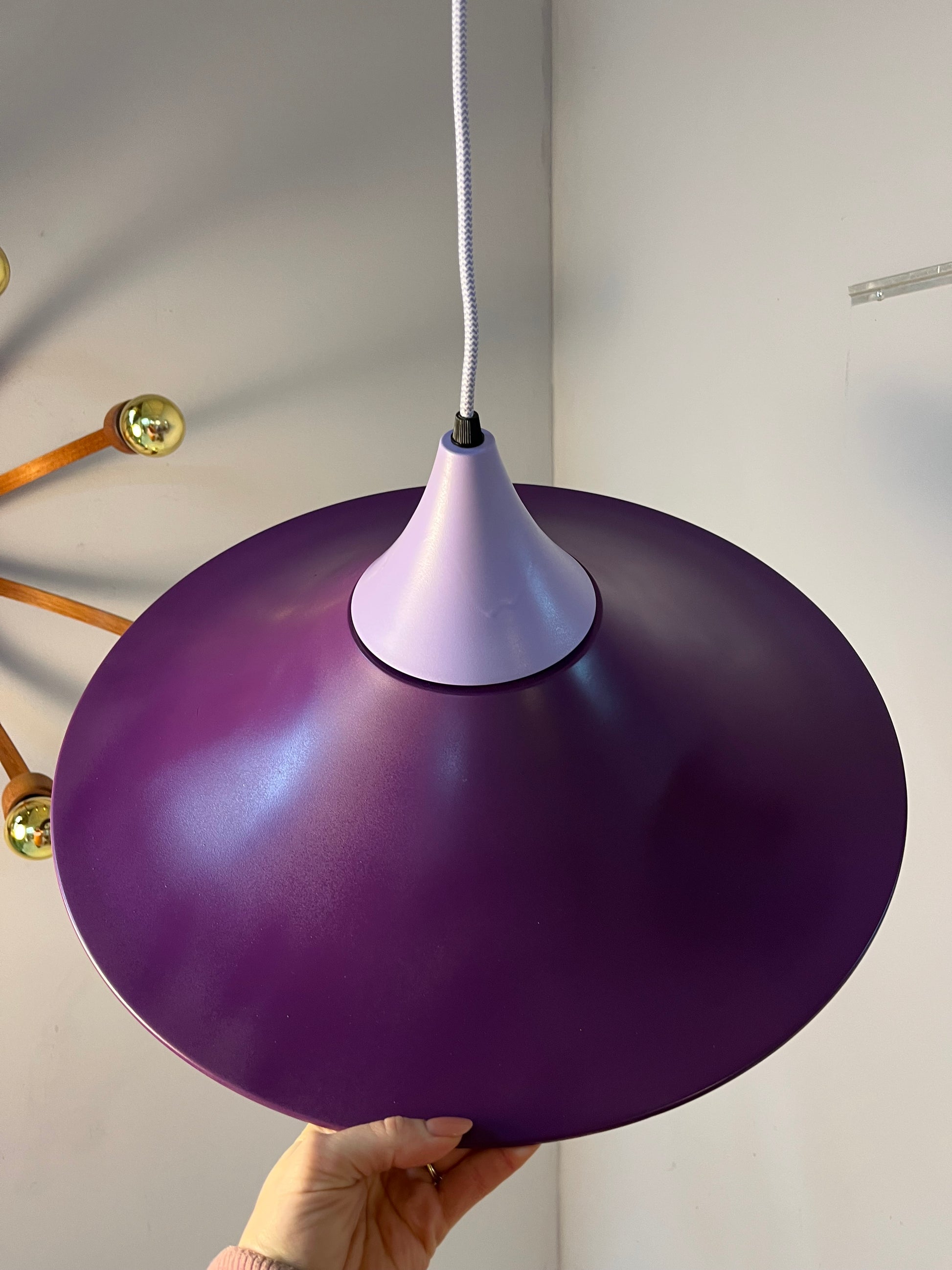 Trichterlampe lila flieder neu lackiert aus Dänemark
