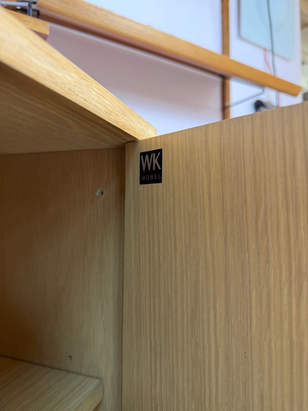 Schrank Eiche mit neuen Chromfüßen von WK Möbel