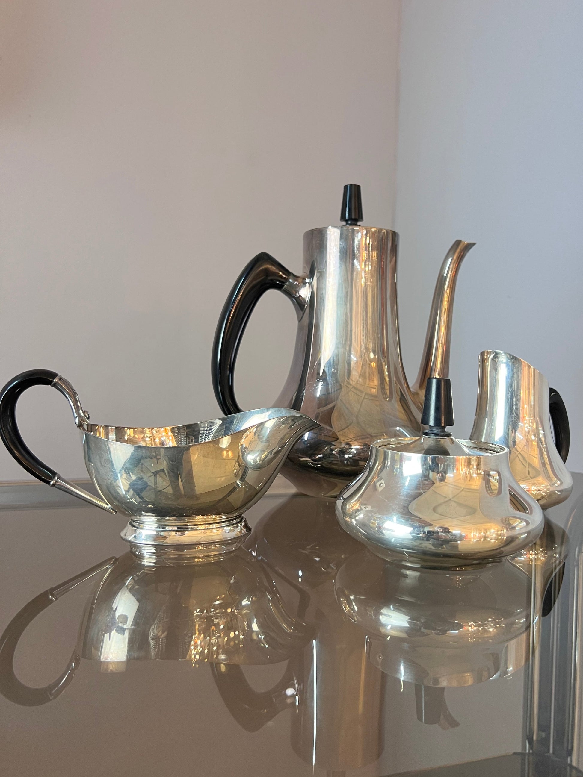 Set: Kanne, Zuckerdose, Milchkännchen & Sauciere Teile EPNS versilbert von Hans Bunde für COHR Denmark
