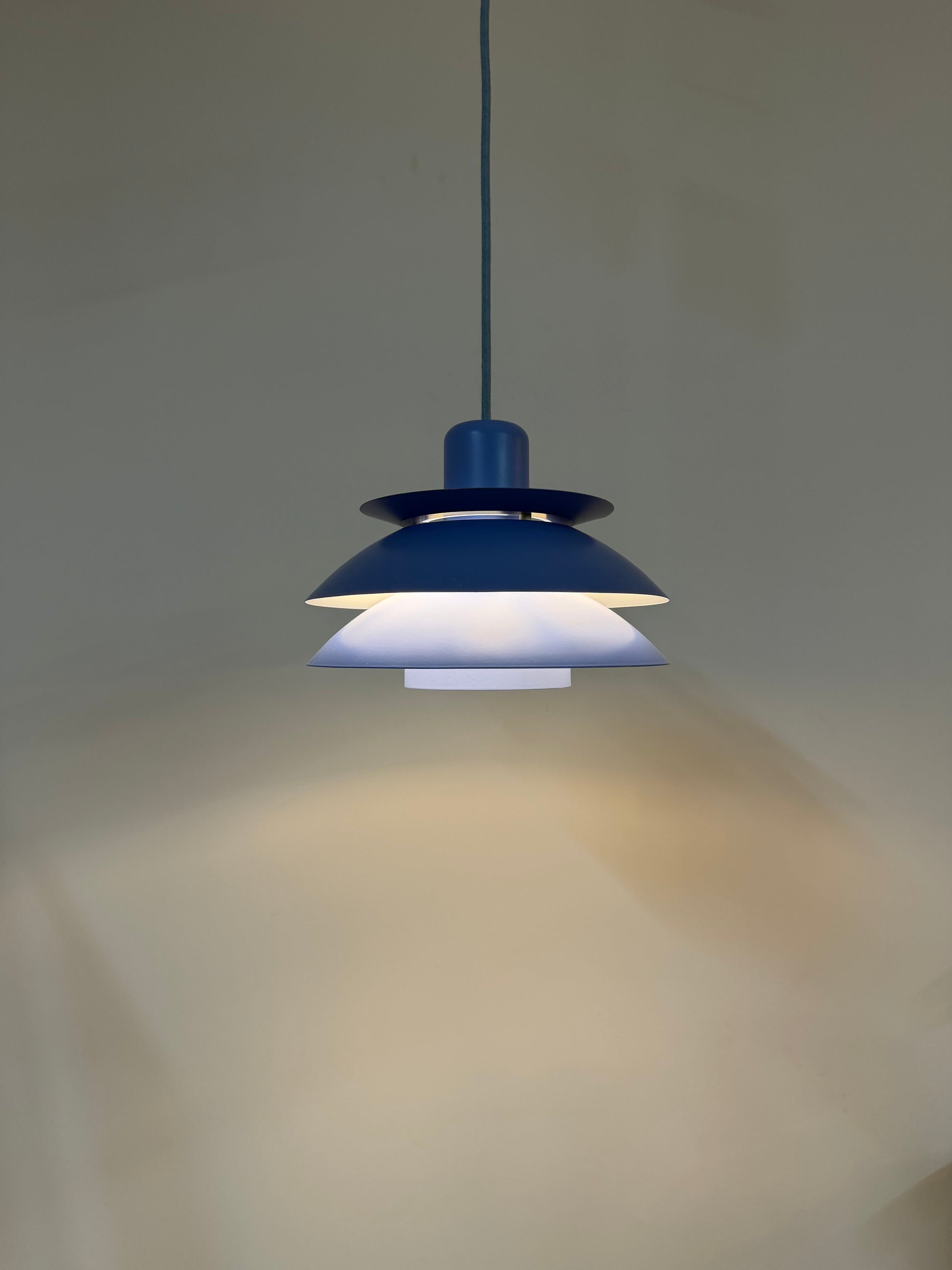 Lamellenlampe Typ 776 hellblau von Horn