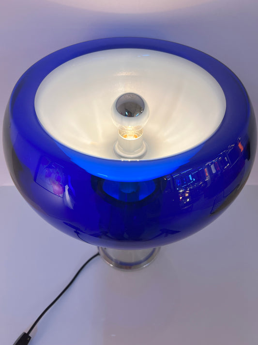Tischlampe mit doppelwandigem Glasschirm königsblau von Doria