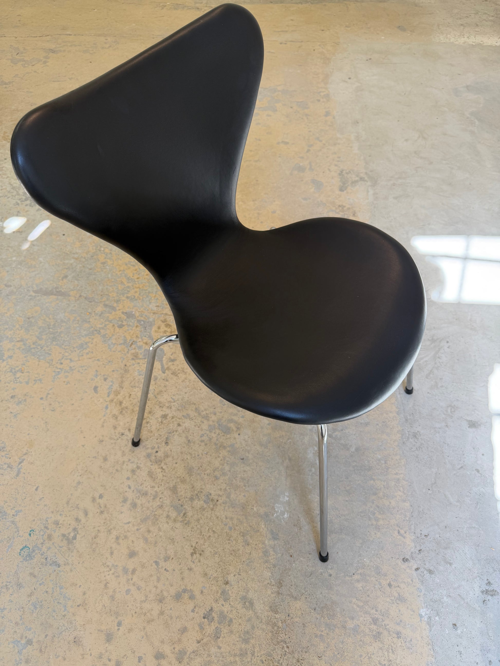 Polsterstuhl Serie 7 schwarz Echtleder von Arne Jacobsen für Fritz Hansen