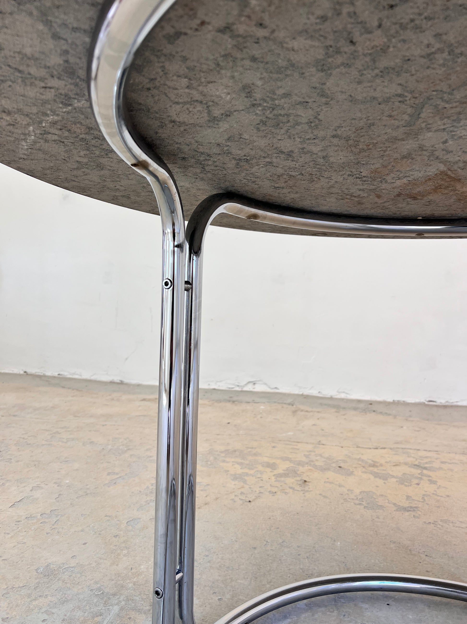 Runder Esstisch Granit Chrom von Giotto Stoppino